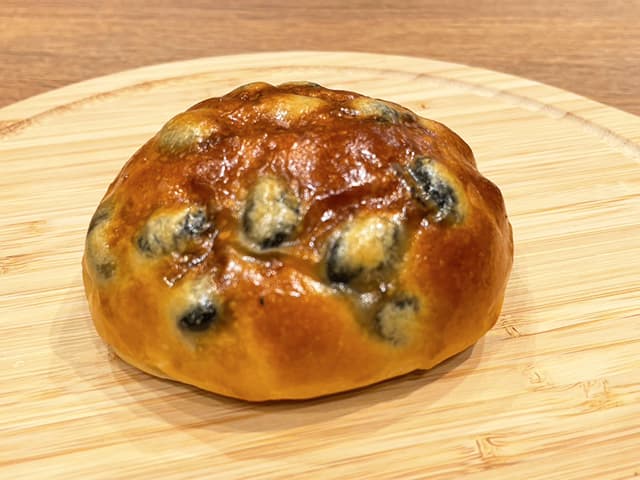 たっぷり黒豆パン
