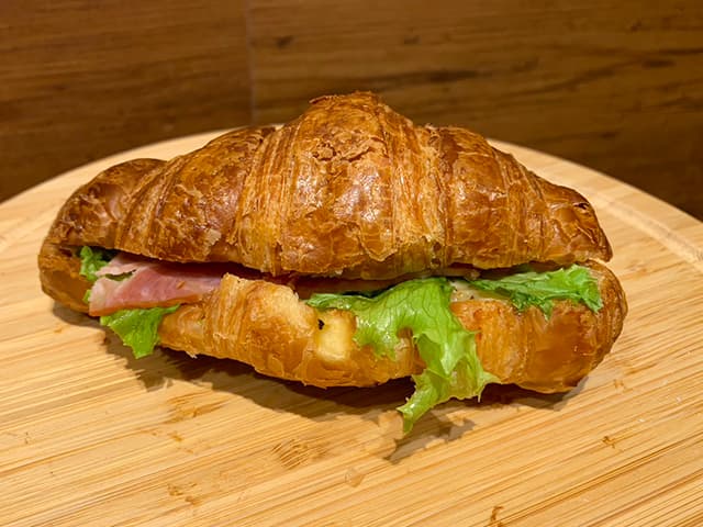 クロワッサンサンド BLT