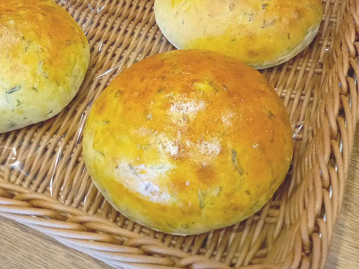 春よもぎもちパン